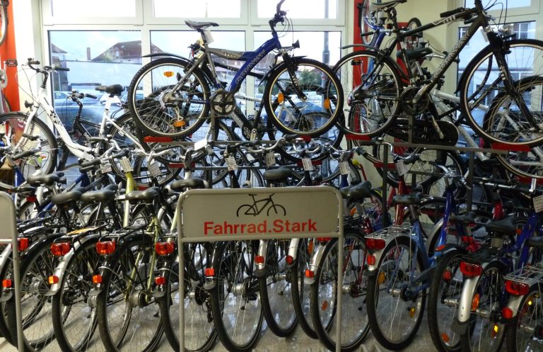 Zahlreiche Fahrräder im Geschäft von Fahrrad.Stark in Greifswald